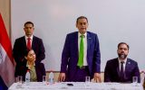 “Tanto ruido alrededor es porque algo estamos haciendo;  prendimos la luz y las cucarachas tratan de esconderse”