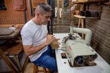 Cuando la reinserción es posible, PPL del Cereso vende su propia marca de artículos de cuero
