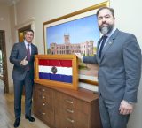 Ministro Nicora entregó al presidente Peña una obra de PPL  como testimonio de los trabajos de reinserción social