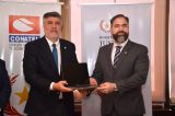 Ministerio de Justicia recibe 100 notebooks con internet donadas por la Conatel