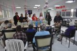Mujeres privadas de libertad donan artículos de limpieza a hogar de ancianos