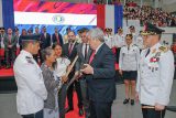 Ministro Nicora participa de reconocimiento a  familiares del sub oficial ayudante Martín Mendoza