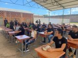 Donan sillas escolares para programa de reinserción en el penal de Concepción
