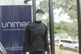 Supervisan últimos detalles en confección de uniformes para agentes penitenciarios