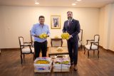 Gesto que emociona: donación de bananas beneficia a personas privadas de libertad
