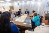 Ministro Nicora recibe a familiares de personas privadas de libertad de Tacumbú
