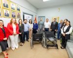 El Ministerio de Justicia recibe donación de sillas de ruedas por parte de la DIBEN para centros penitenciarios del país